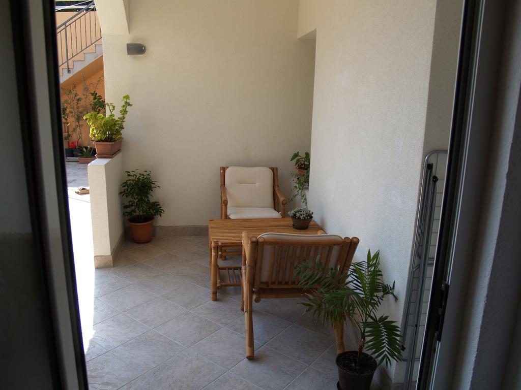 Apartments Pharia Jelsa  Habitación foto