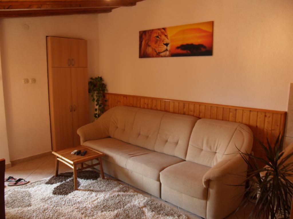 Apartments Pharia Jelsa  Habitación foto
